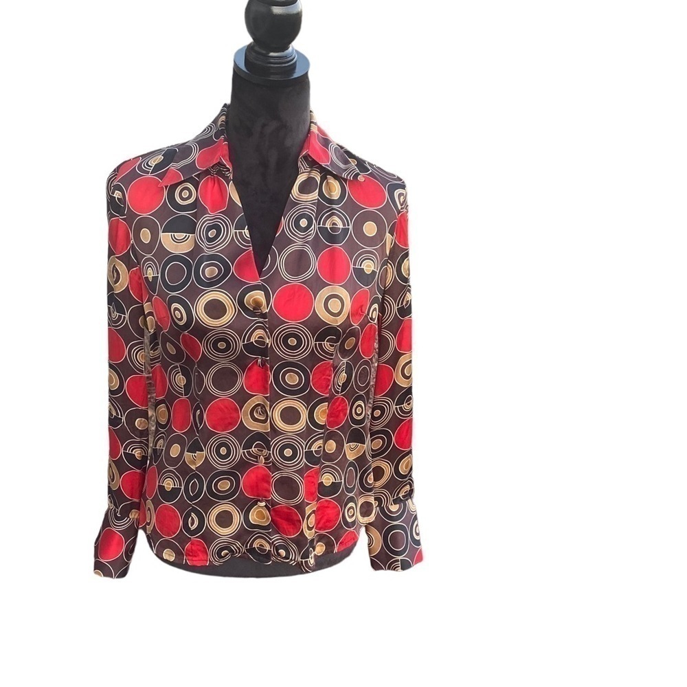 Ann Taylor Geometric print 100% silk artsy blouse beige red and black size 4‎